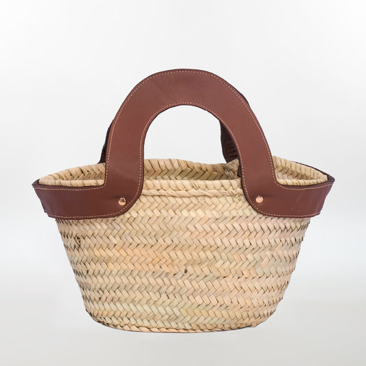 Minimalist Moroccan straw basket with wide leather handle