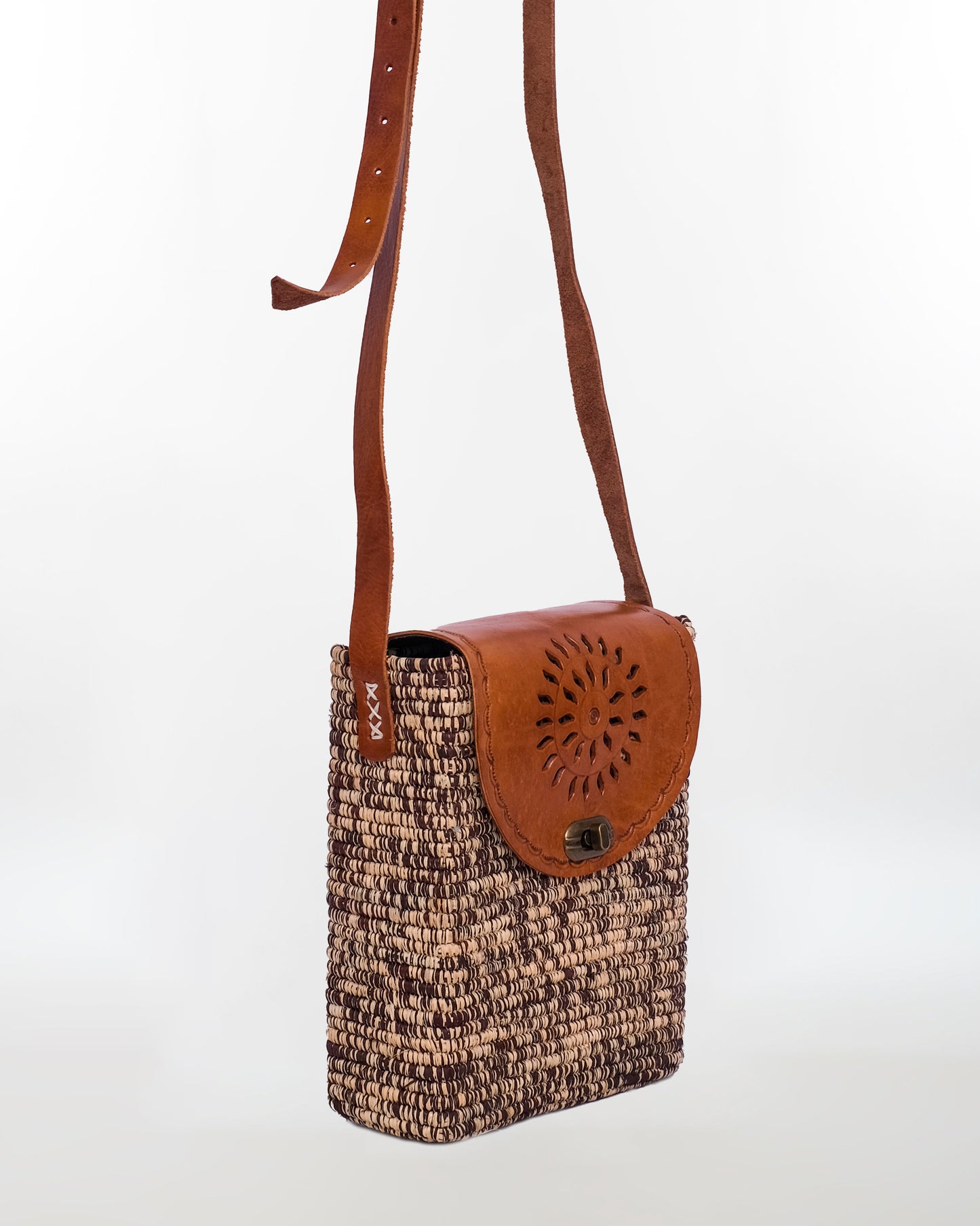 Dark Raffia Crossbody Bag – Handwoven Straw Pouch with Cutout Leather Flap
