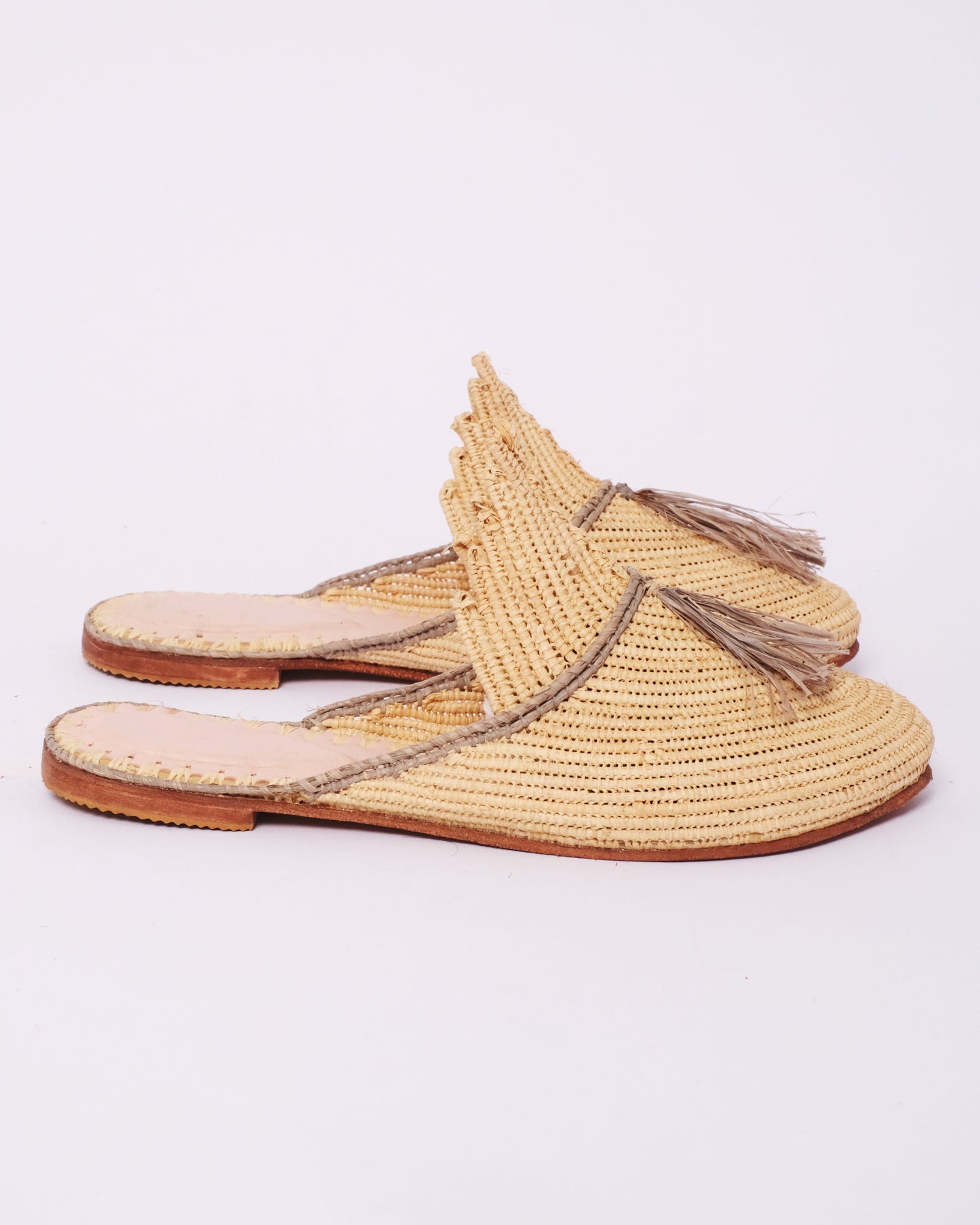 Natural Raffia Mules with Grey Trim & Tassel – Handmade Moroccan Slip-Ons