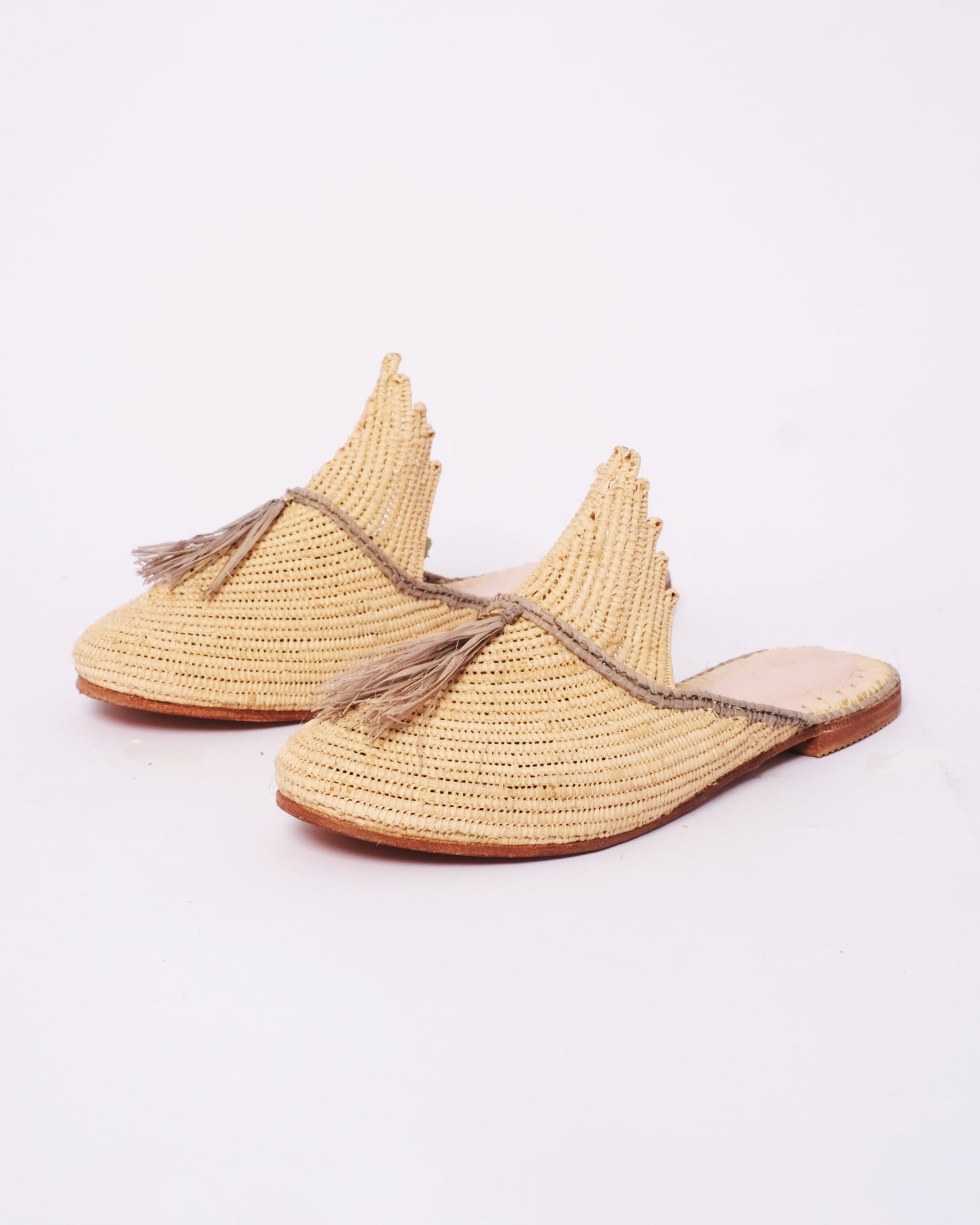 Natural Raffia Mules with Grey Trim & Tassel – Handmade Moroccan Slip-Ons