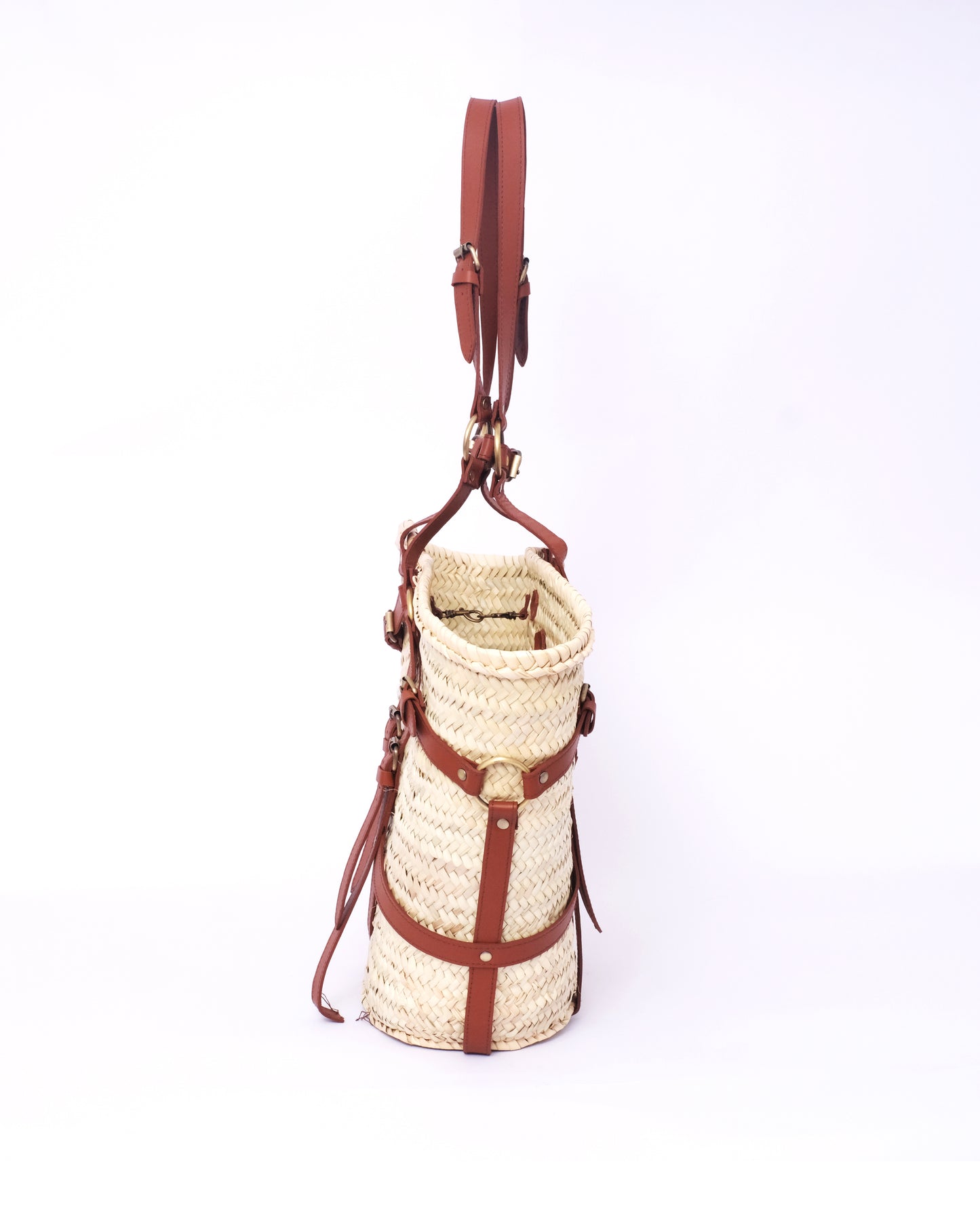 Upgrade Your Wardrobe with a Chic, Eco-Conscious Palm Straw Bag and Vegan Leather Details