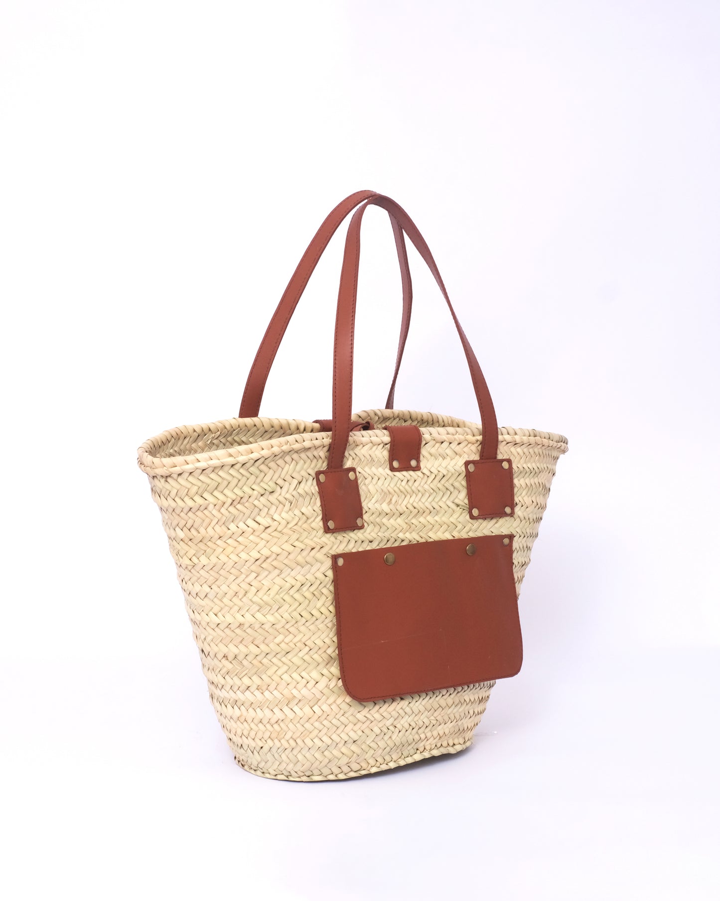 Eco-Chic Tote: Handwoven Palm Straw and Vegan Leather Handles