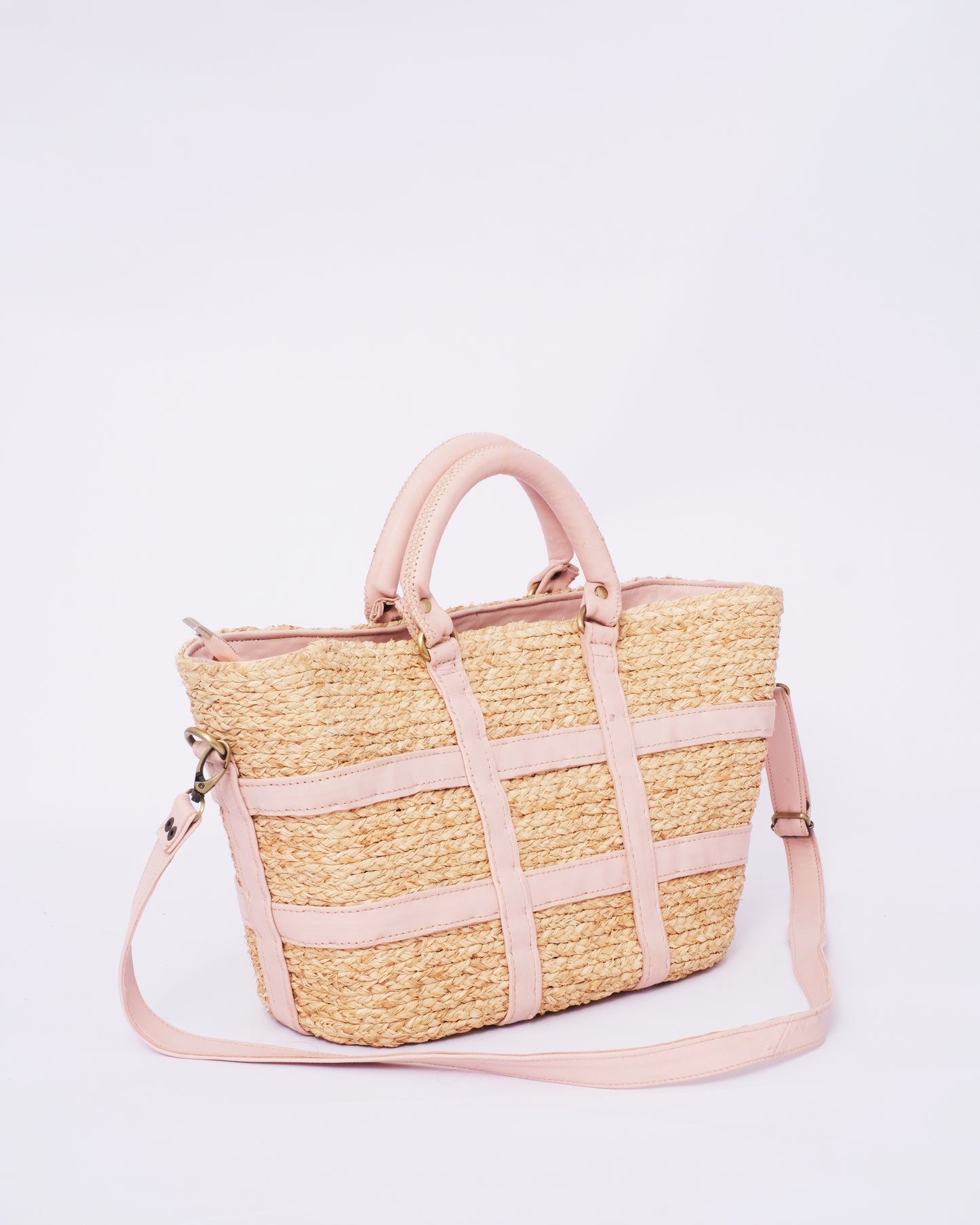 Elevate Your Style Sustainably with the Exquisite Palm Straw Bag