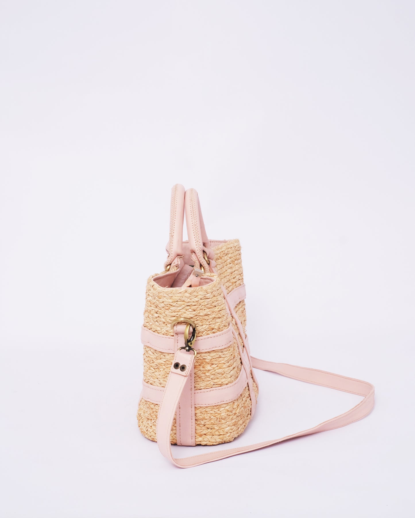 Eco-Chic Palm Straw Tote: Sustainable Style Meets Timeless Elegance