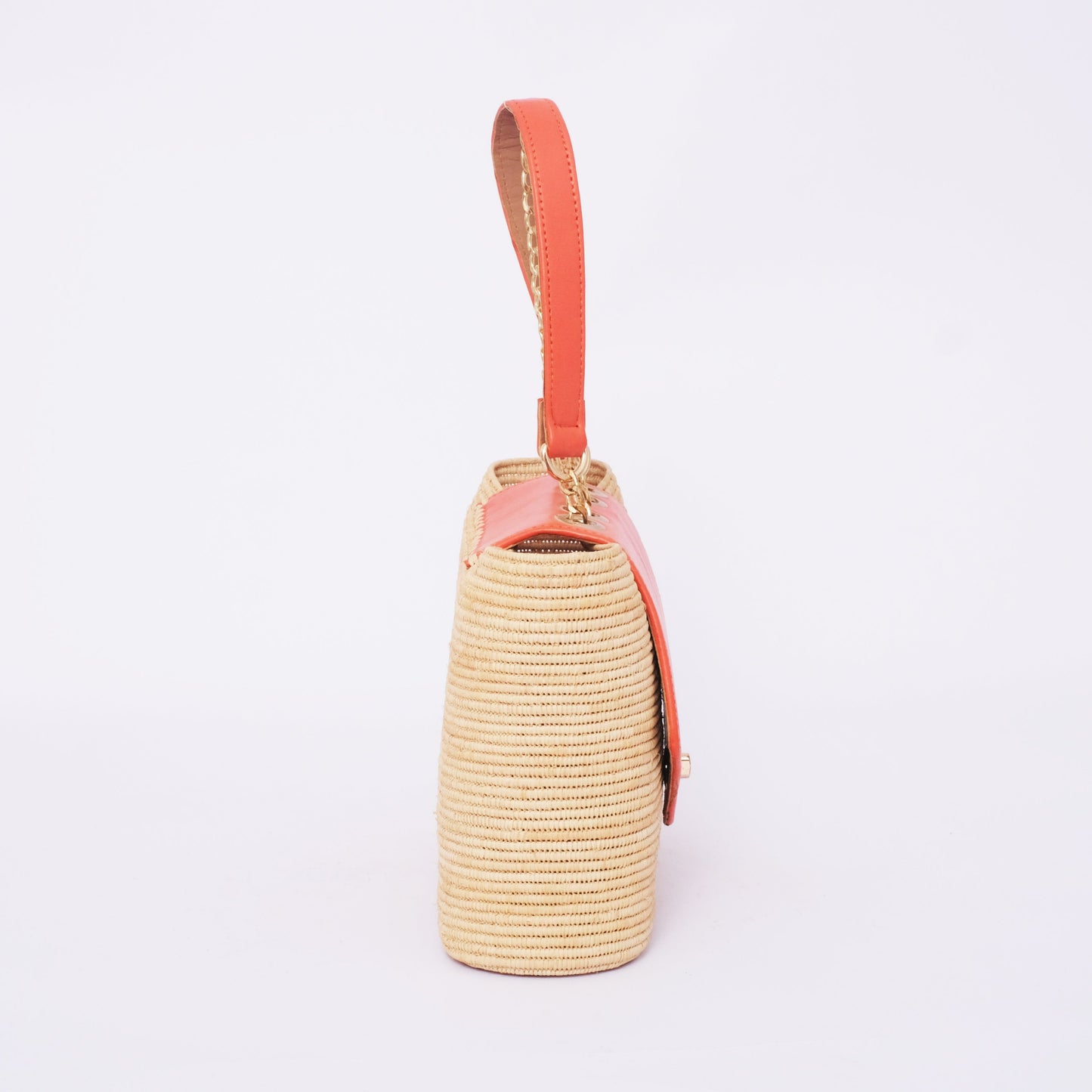 Vegan Leather Meets Natural Fibers in the Must-Have Raffia Tote