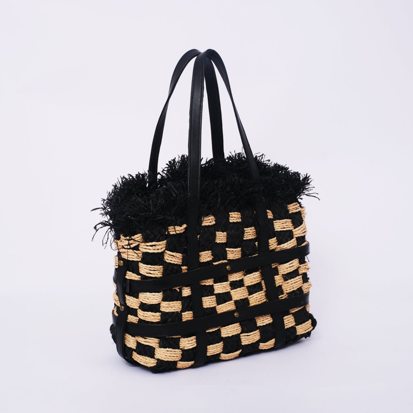 The Ethical Accessory: Artisan-Crafted Raffia Bag with Sustainable Materials
