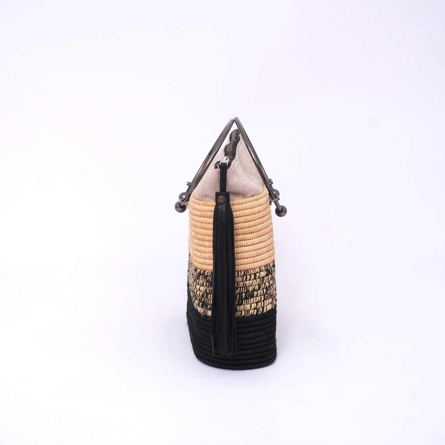 Chic & Eco-Friendly: The Handcrafted Moroccan Raffia Bag