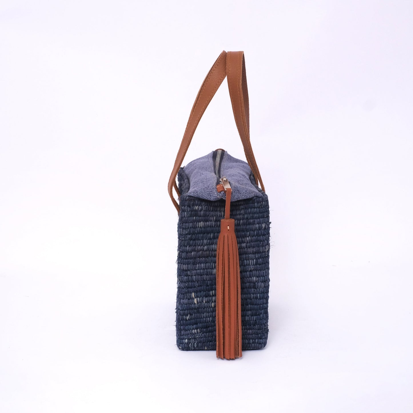 Natural Elegance: The Artisan-Made Raffia Bag for Conscious Fashionistas
