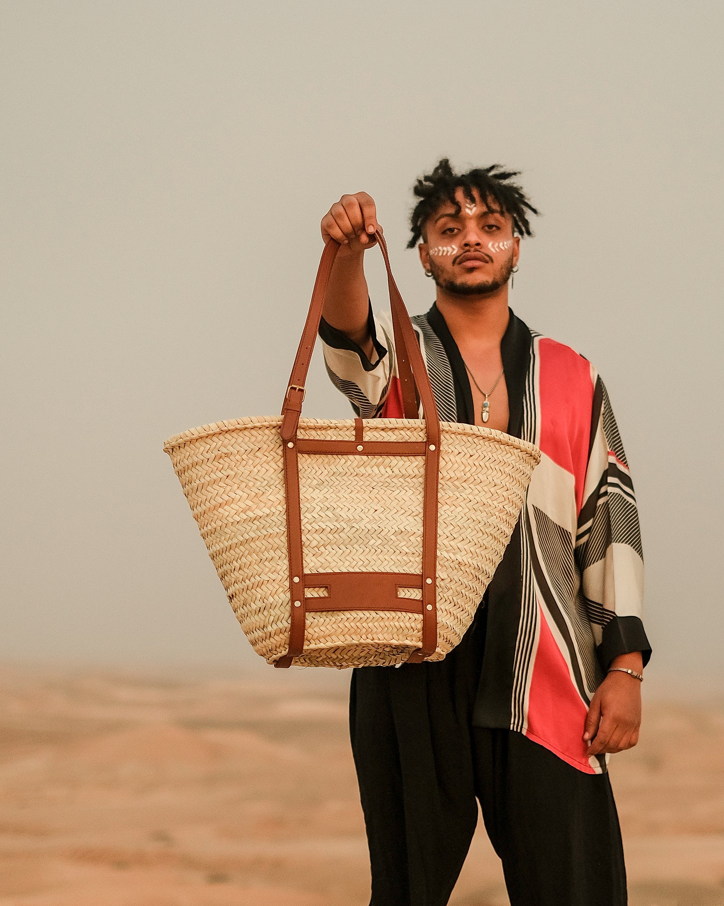 Green Fashion Statement: The Handcrafted Palm Straw & Vegan Leather Bag