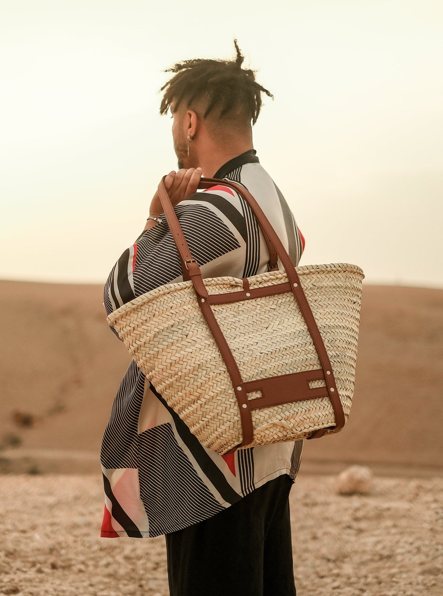 Palm Straw Bag with Vegan Leather Handles: The Environmentally Friendly Fashionista's Choice