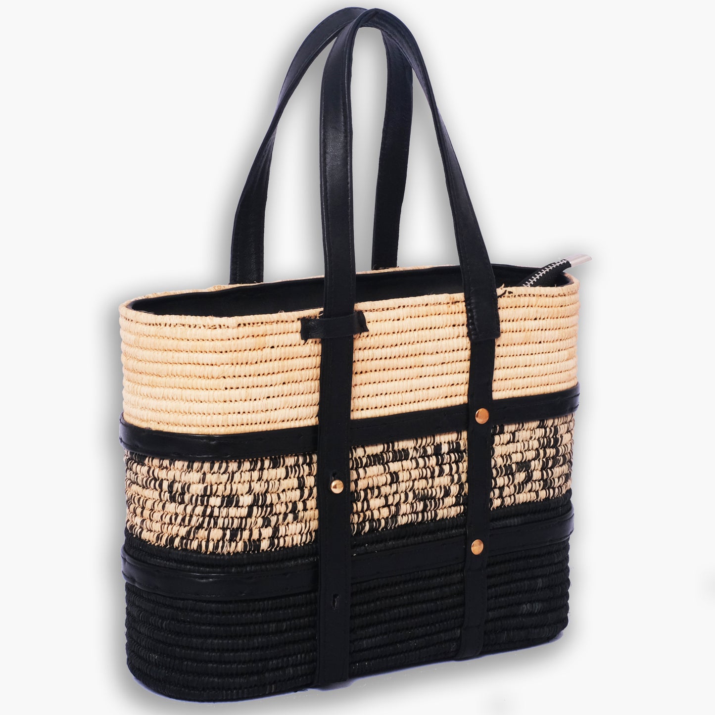 Sustainable Style: Handcrafted Raffia Tote with Vegan Leather Detailing