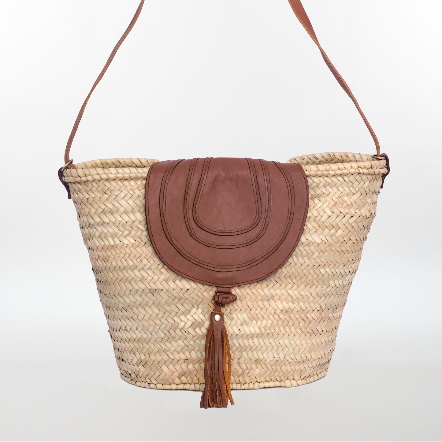 Moroccan straw shoulder bag with stitched leather flap and tassel

