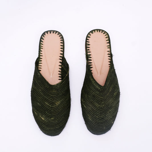 Women’s dark green raffia mules with V-cut front and natural leather insole, handwoven in Morocco from palm fiber.