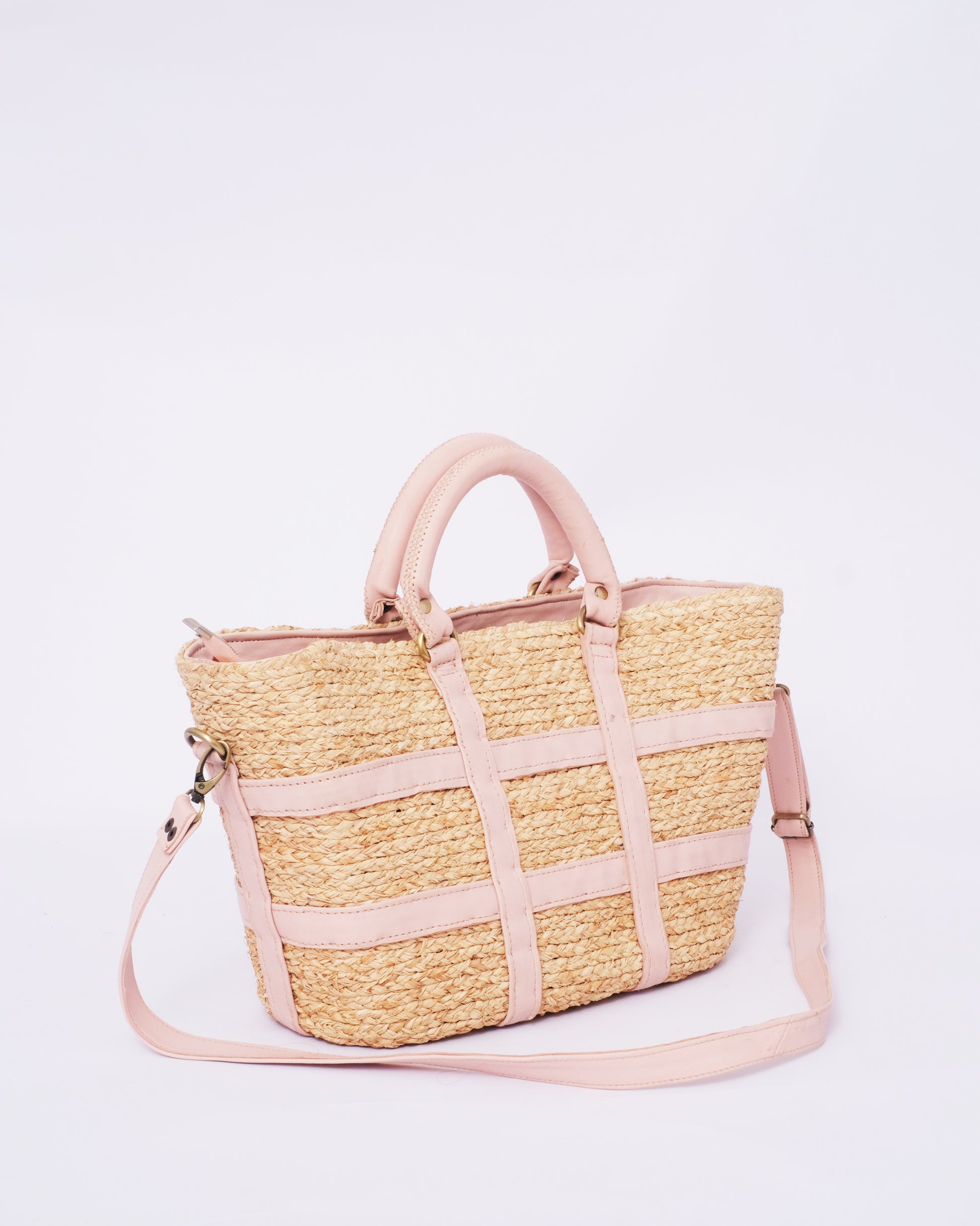 Elevate Your Style Sustainably with the Exquisite Palm Straw Bag