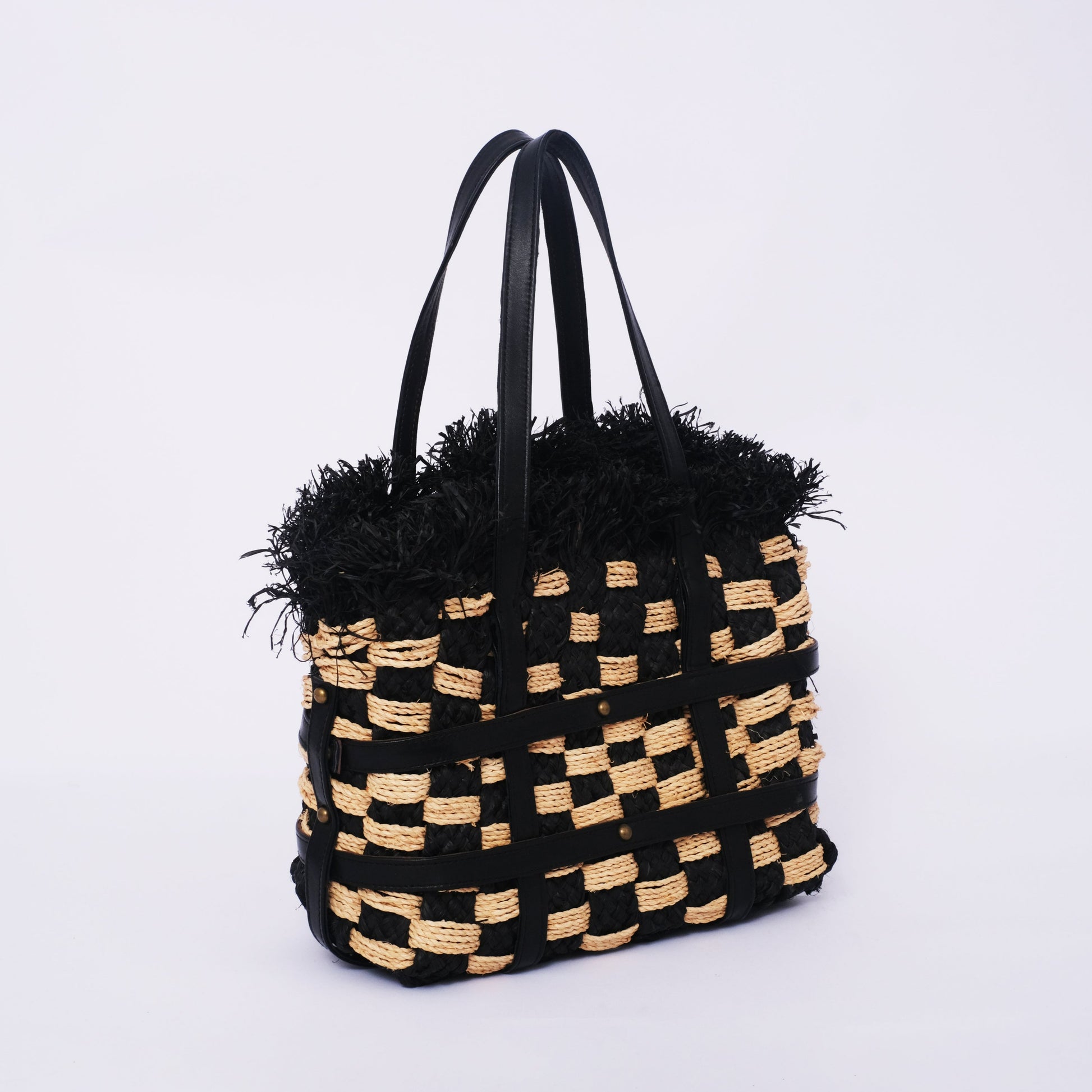 The Ethical Accessory: Artisan-Crafted Raffia Bag with Sustainable Materials