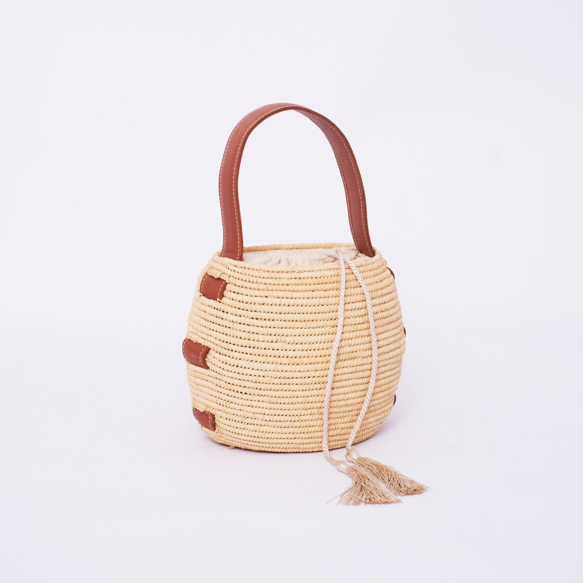 Classic Design, Sustainable Material: The Raffia Bag with Vegan Leather