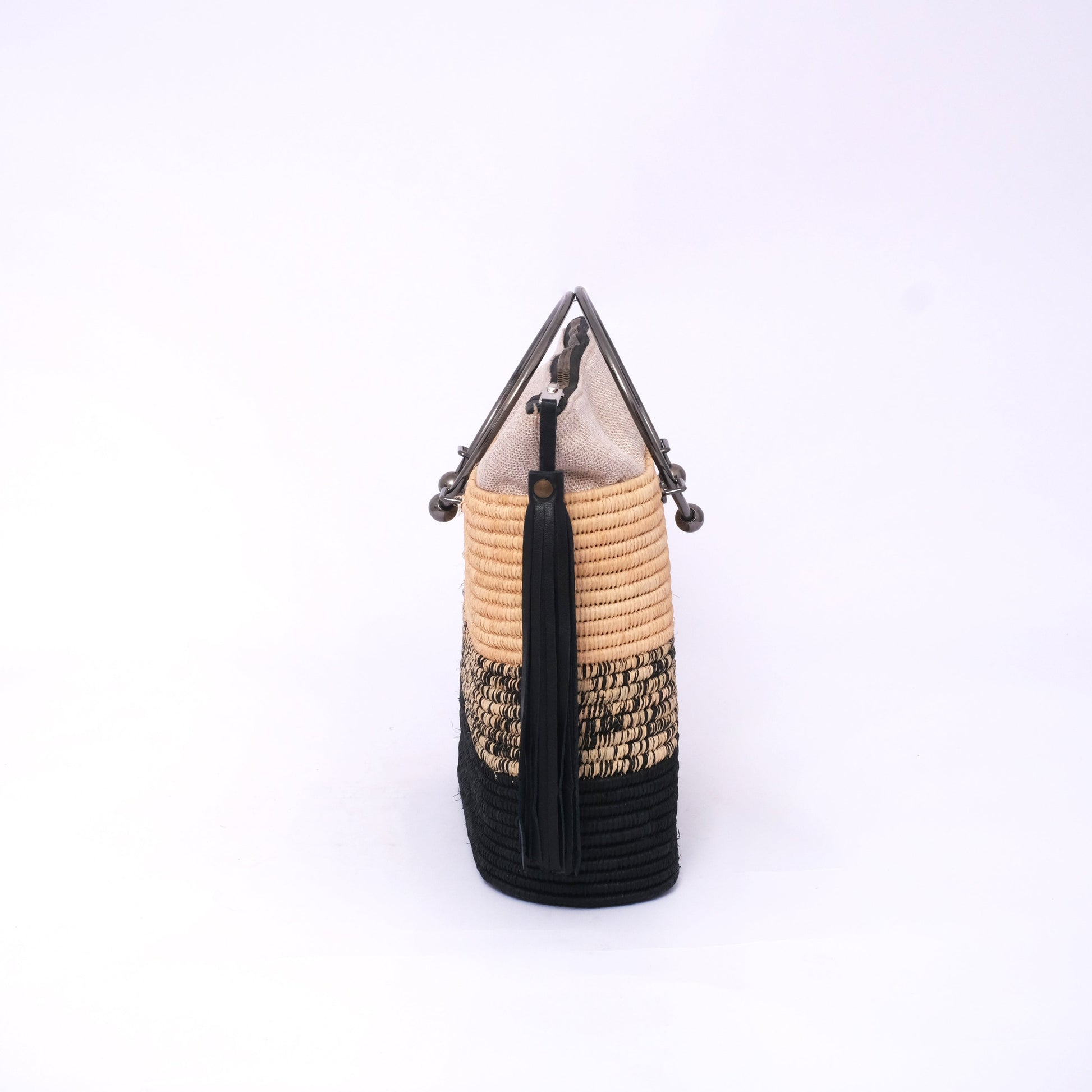 Chic & Eco-Friendly: The Handcrafted Moroccan Raffia Bag