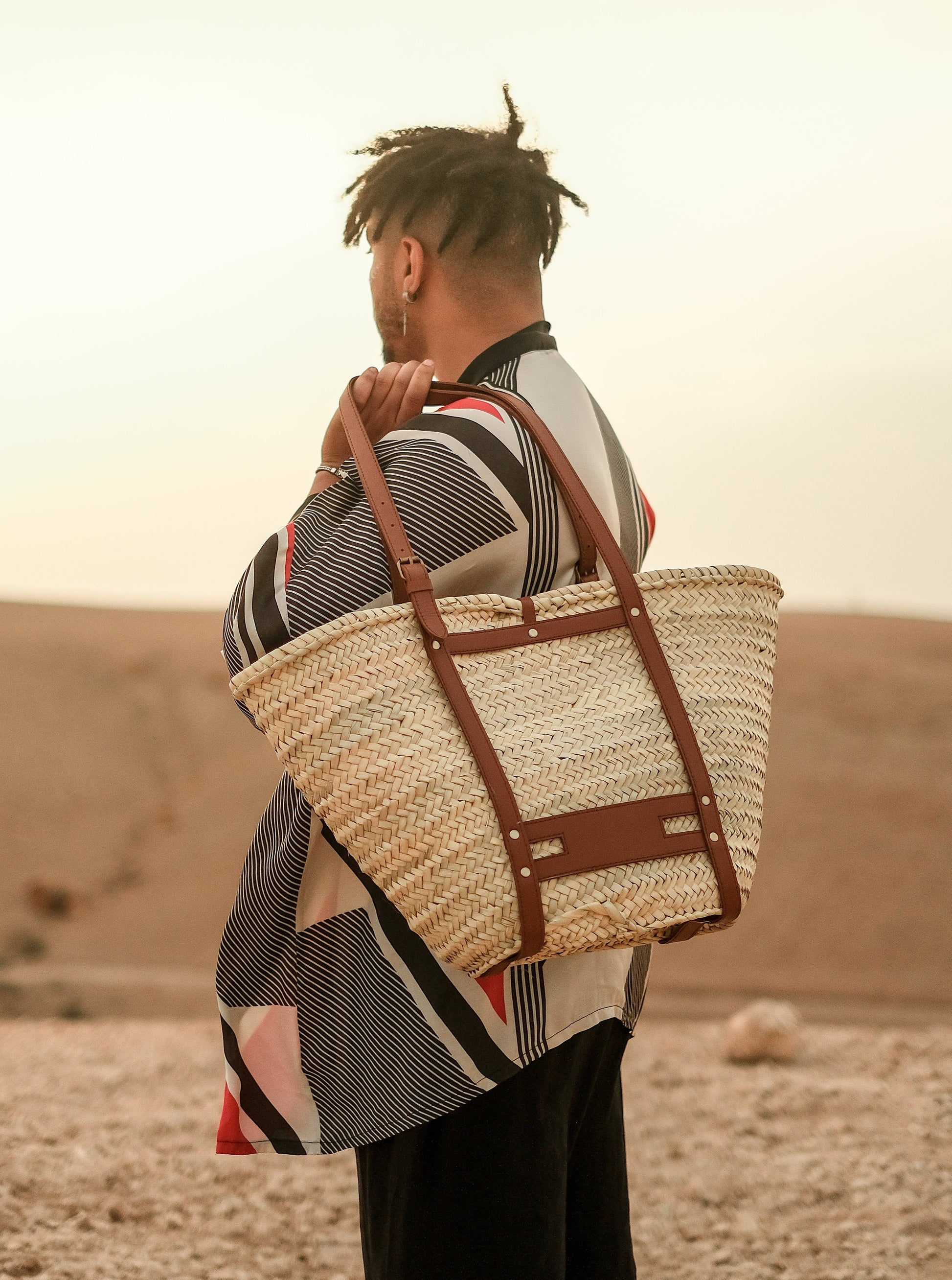 Palm Straw Bag with Vegan Leather Handles: The Environmentally Friendly Fashionista's Choice